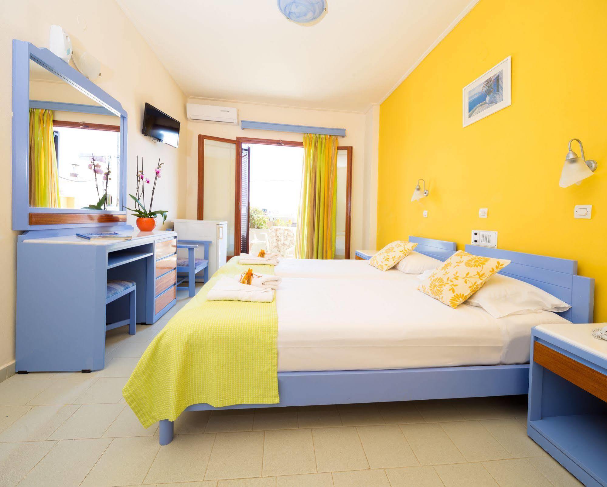 Raisakis Apartments Agia Marina Buitenkant foto
